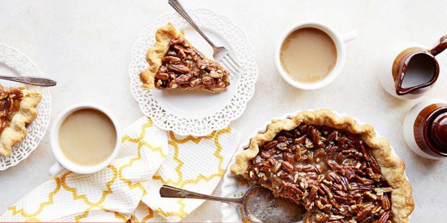 https://hips.hearstapps.com/hmg-prod/images/pecan-pie-recipes-1535733175.jpg?crop=1.00xw:1.00xh;0,0&resize=640:*