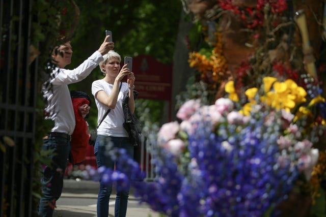 chelsea flower show entrance display