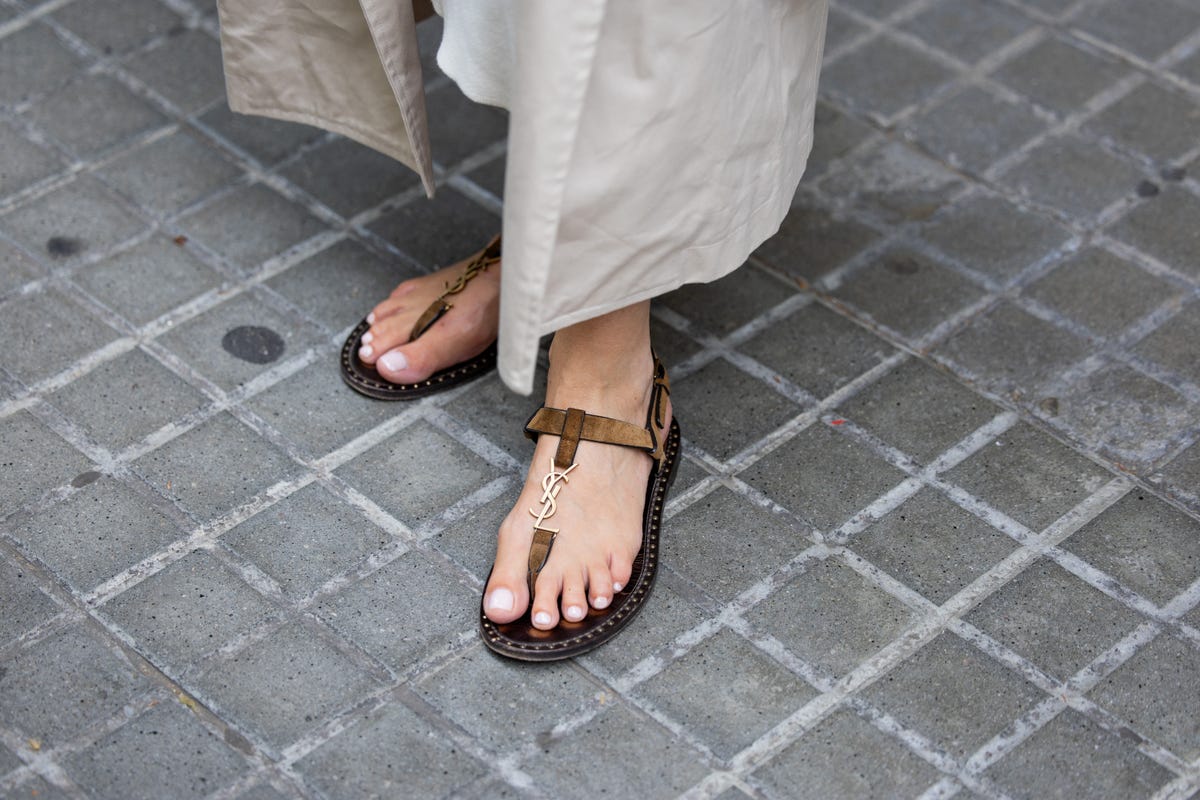 Los Mejores Esmaltes para una Pedicura Elegante y Limpia este Verano