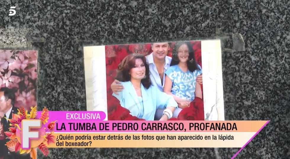 en el programa 'fiesta' comentan las imágenes de rocío carrasco y rocío jurado pegadas en su lápida