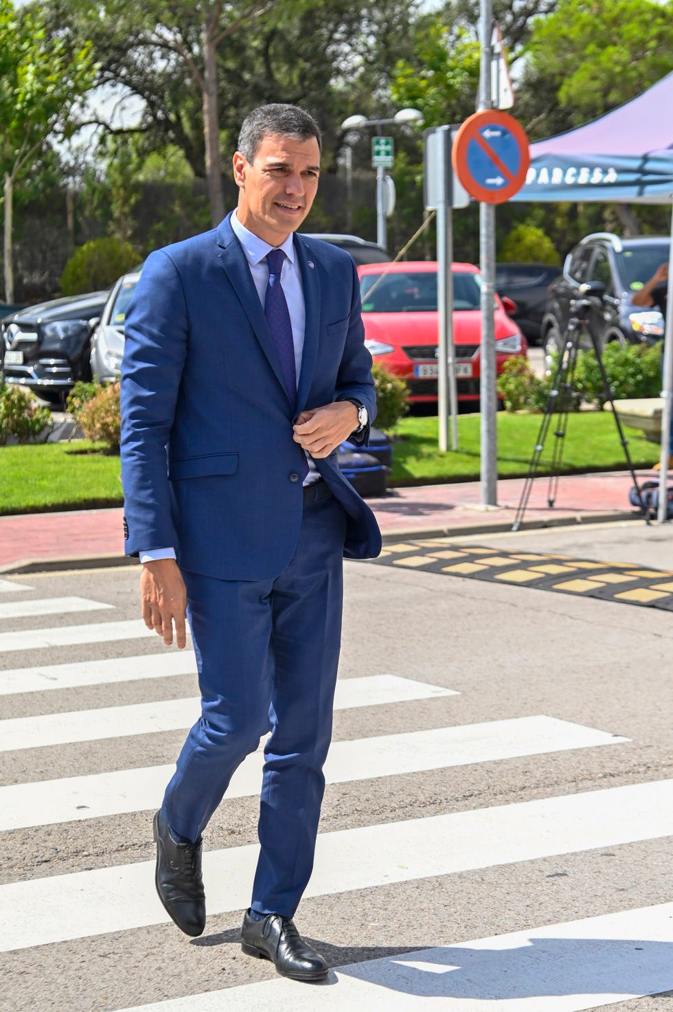 pedro sanchez, a su llegada al entierro de maria teresa campos