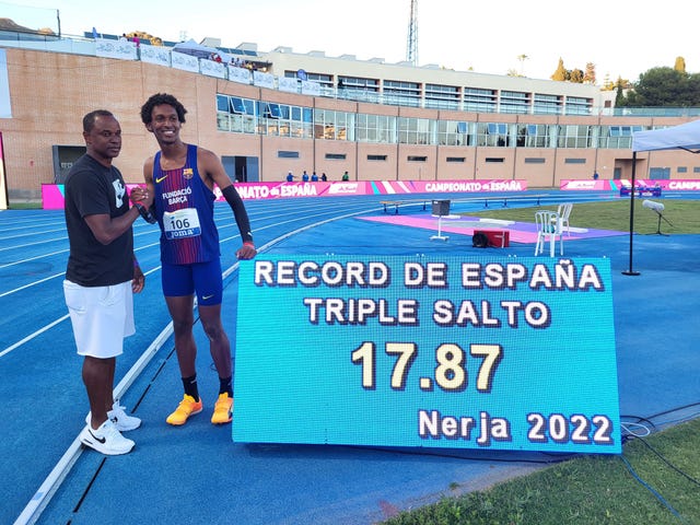 fotografía cedida por rfea de jordan díaz e iván pedroso celebrando el título de campeón nacional y nuevo récord de españa de triple salto