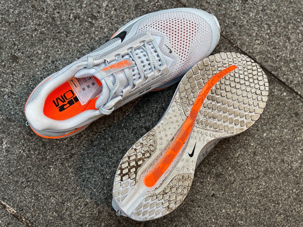 running shoes showing the top view and sole pattern