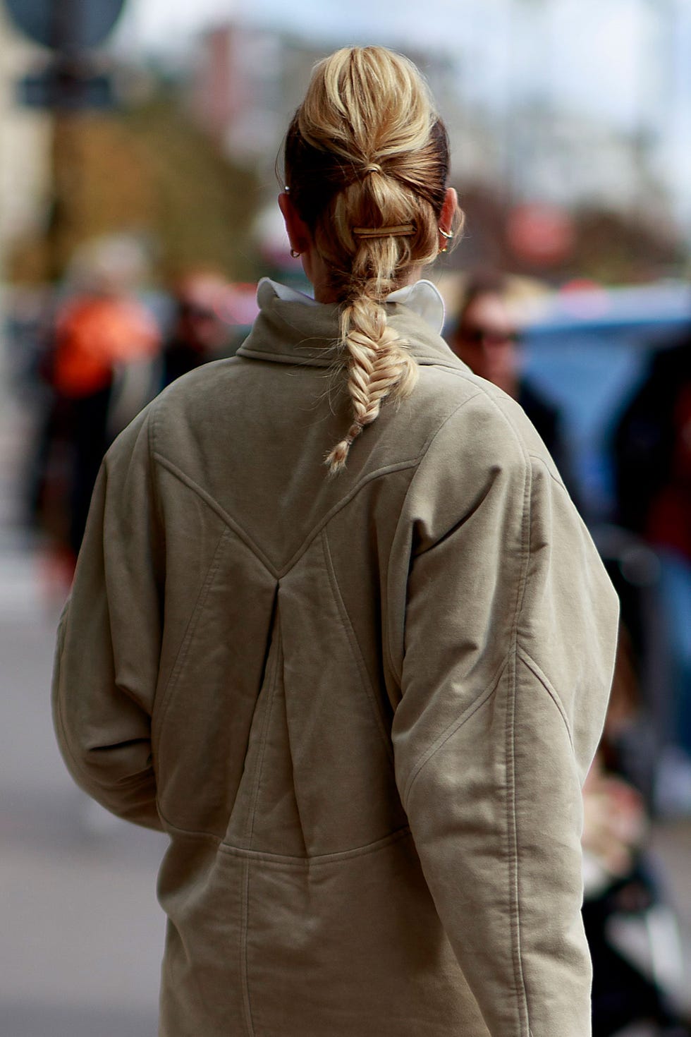 peinados bonitos mujer 2022, peinados con trenzas, peinados con coleta, peinados para invitadas