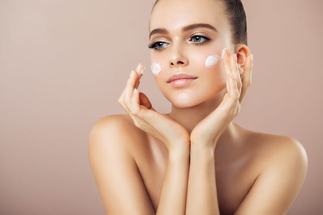 Pelle secca: le 5 creme idratanti migliori per il viso
