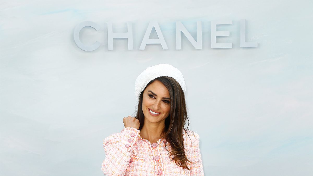 Penélope Cruz nos ha conquistado con las fotos de su primera campaña para  Chanel