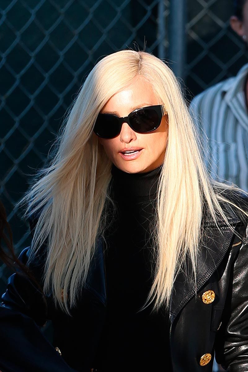 Eyewear, Sunglasses, Hair, Blond, Face, Cool, Street fashion, Hairstyle, Beauty, Lip, 
