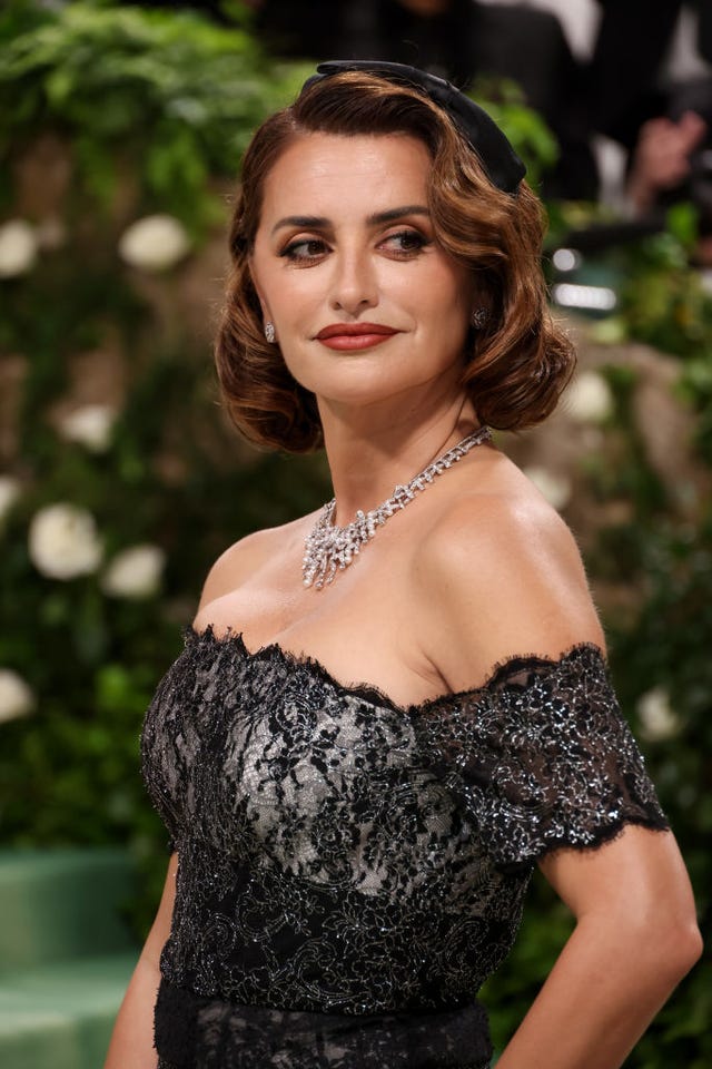 Penélope Cruz deslumbra en la Met Gala 2024 con un 'look' que nos ...