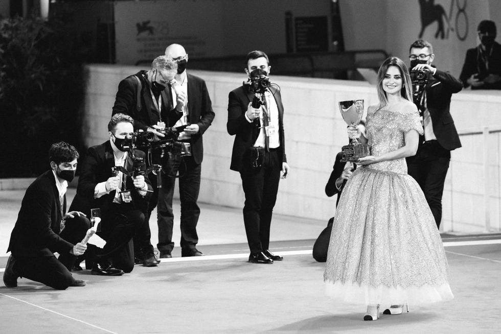 penelope cruz alla mostra del cinema di venezia 78 con il premio