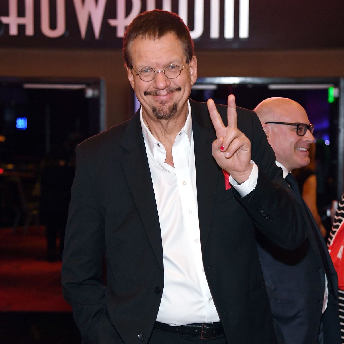 Why Does Penn Jillette of 'Penn and Teller: Fool Us' Have a Red Fingernail? 