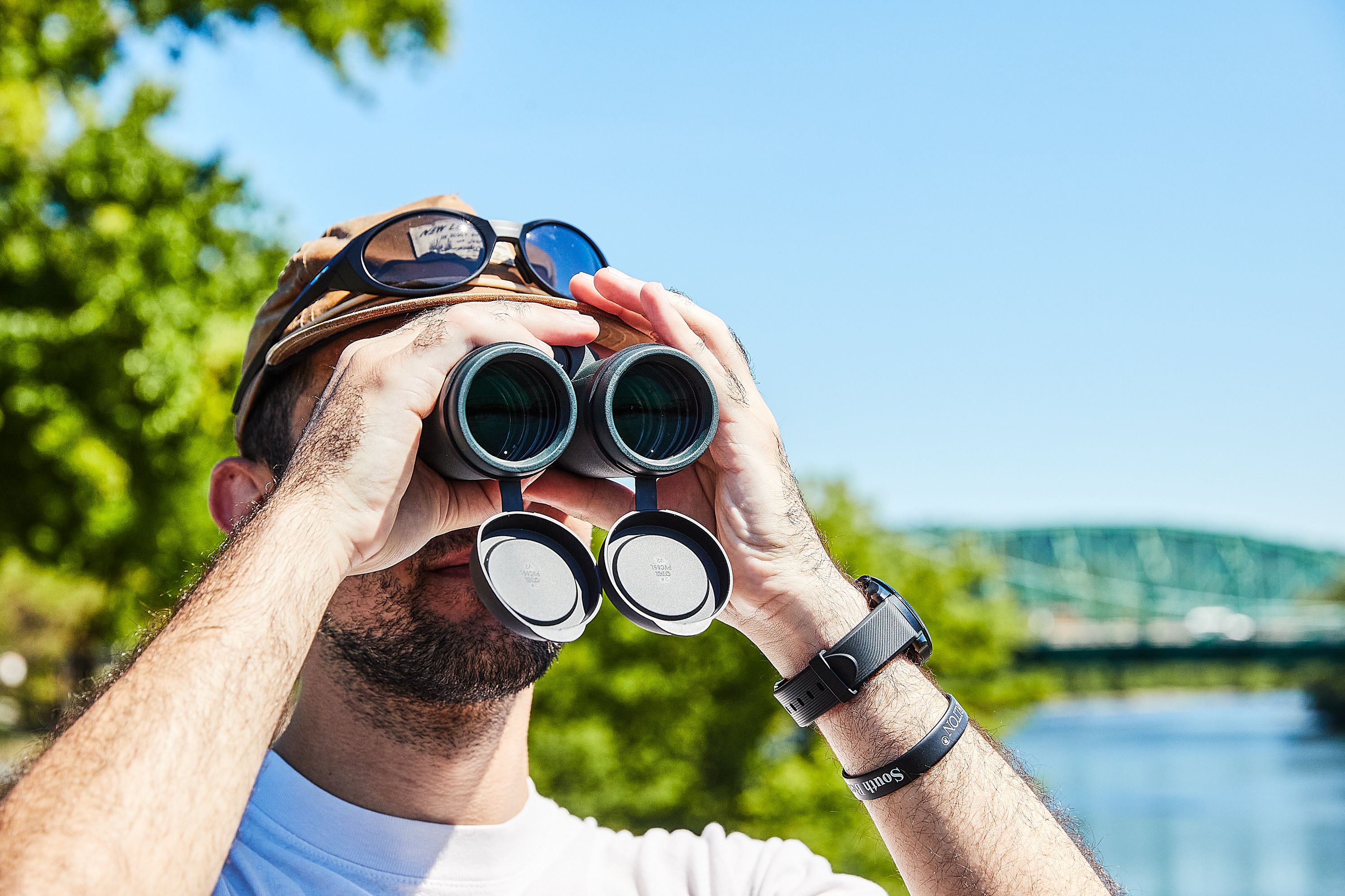 Inexpensive fashion binoculars