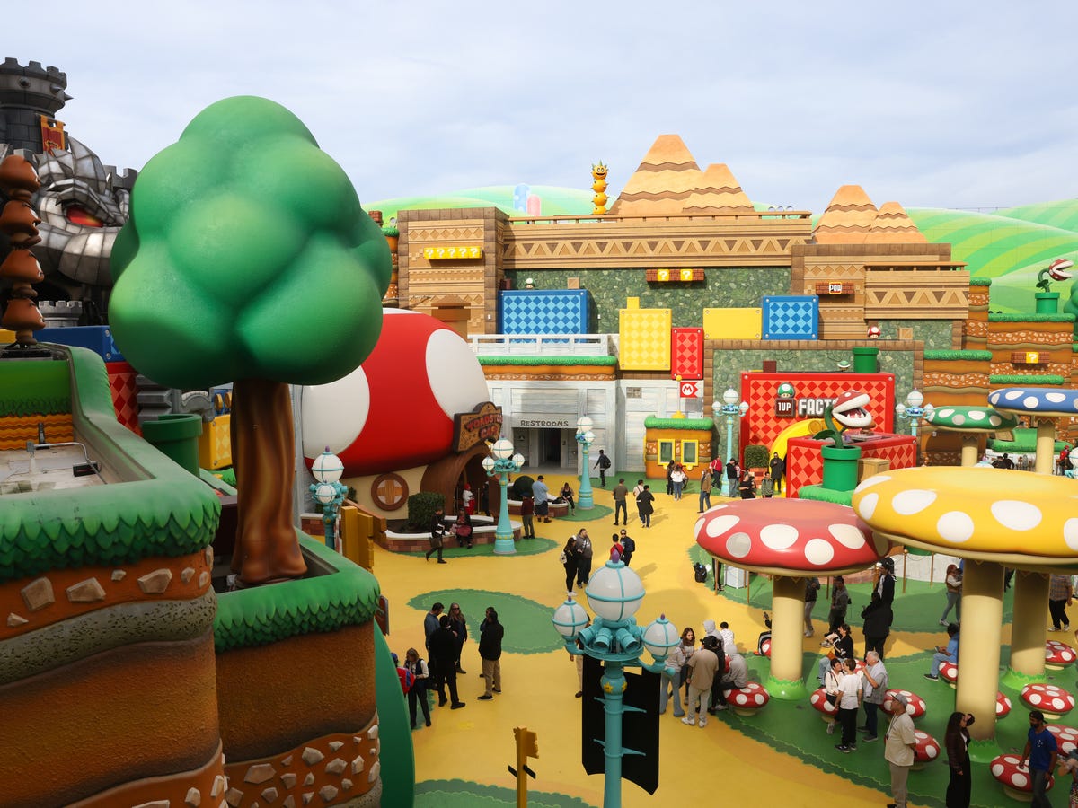 There's a big difference between merchandise and theme park attraction rights