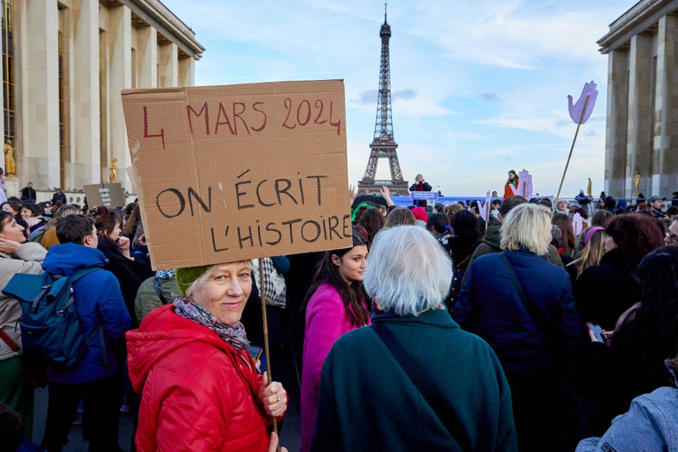 france celebrates abortion rights enshrined in constitution near eiffel tower