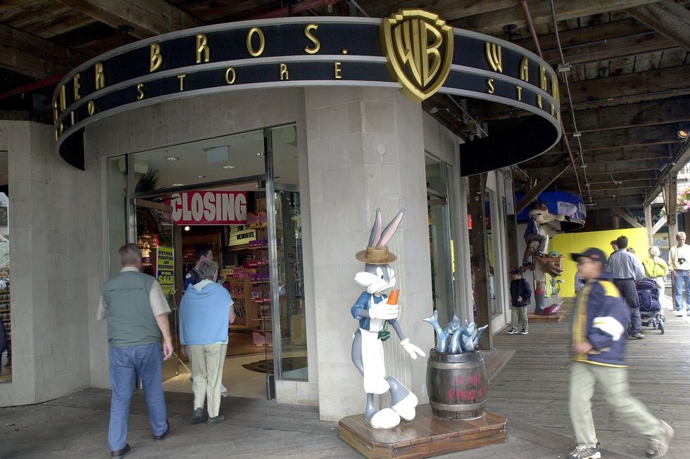 Best '90s Stores - Clothing, Book, and Movie Stores That Closed