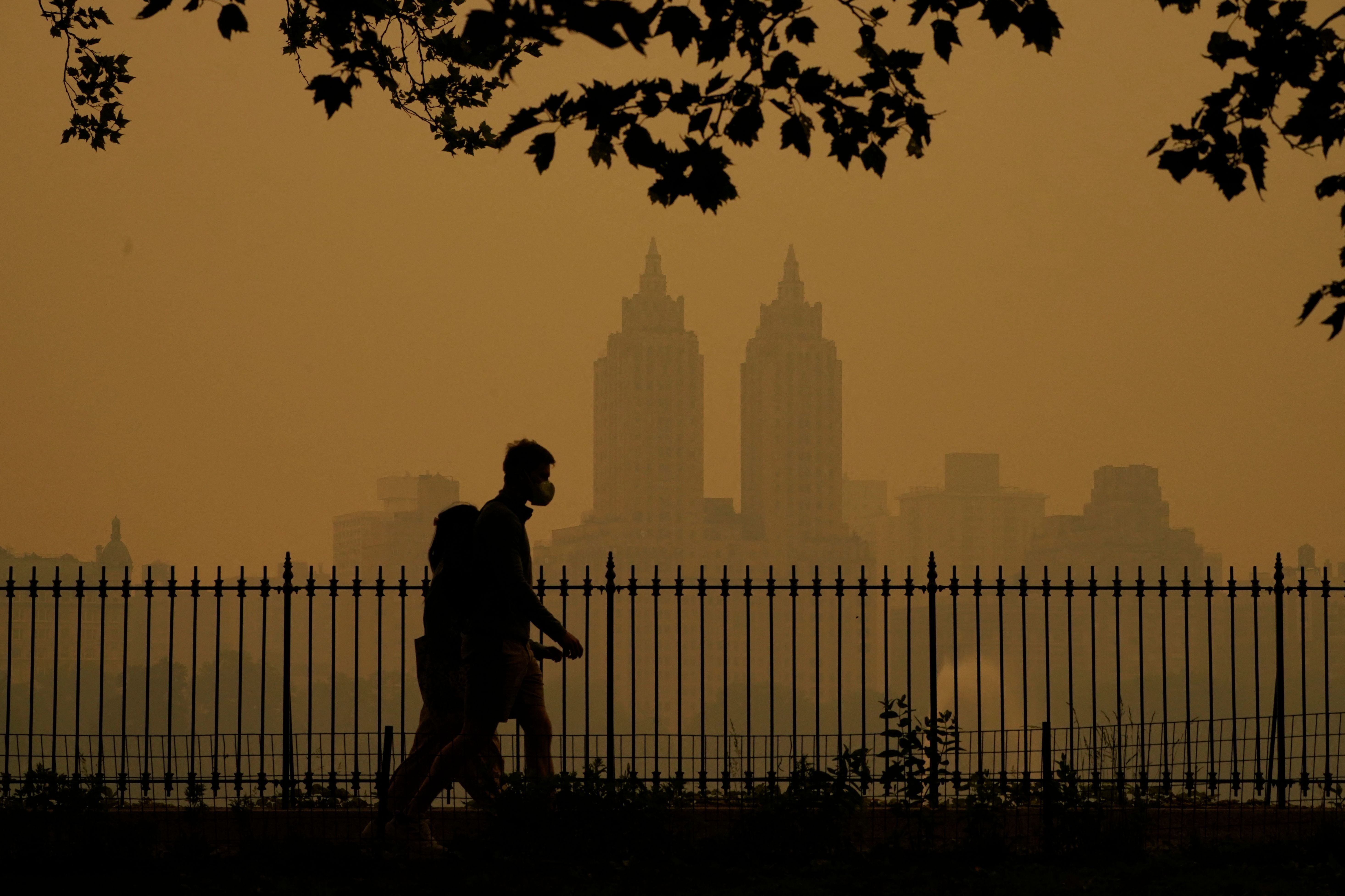 Wildfire Smoke: Skies Darken as Air Alerts Are Issued Across Northern U.S.  - The New York Times