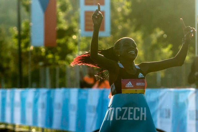 peres jepchirchir women's half marathon world record