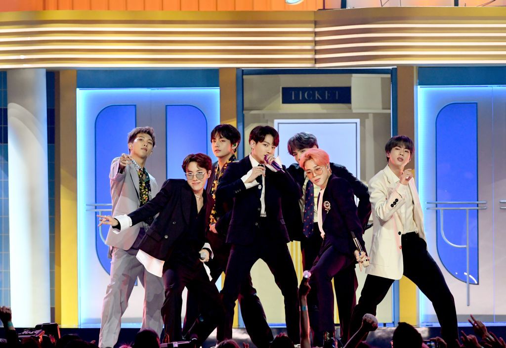 perform-onstage-during-the-