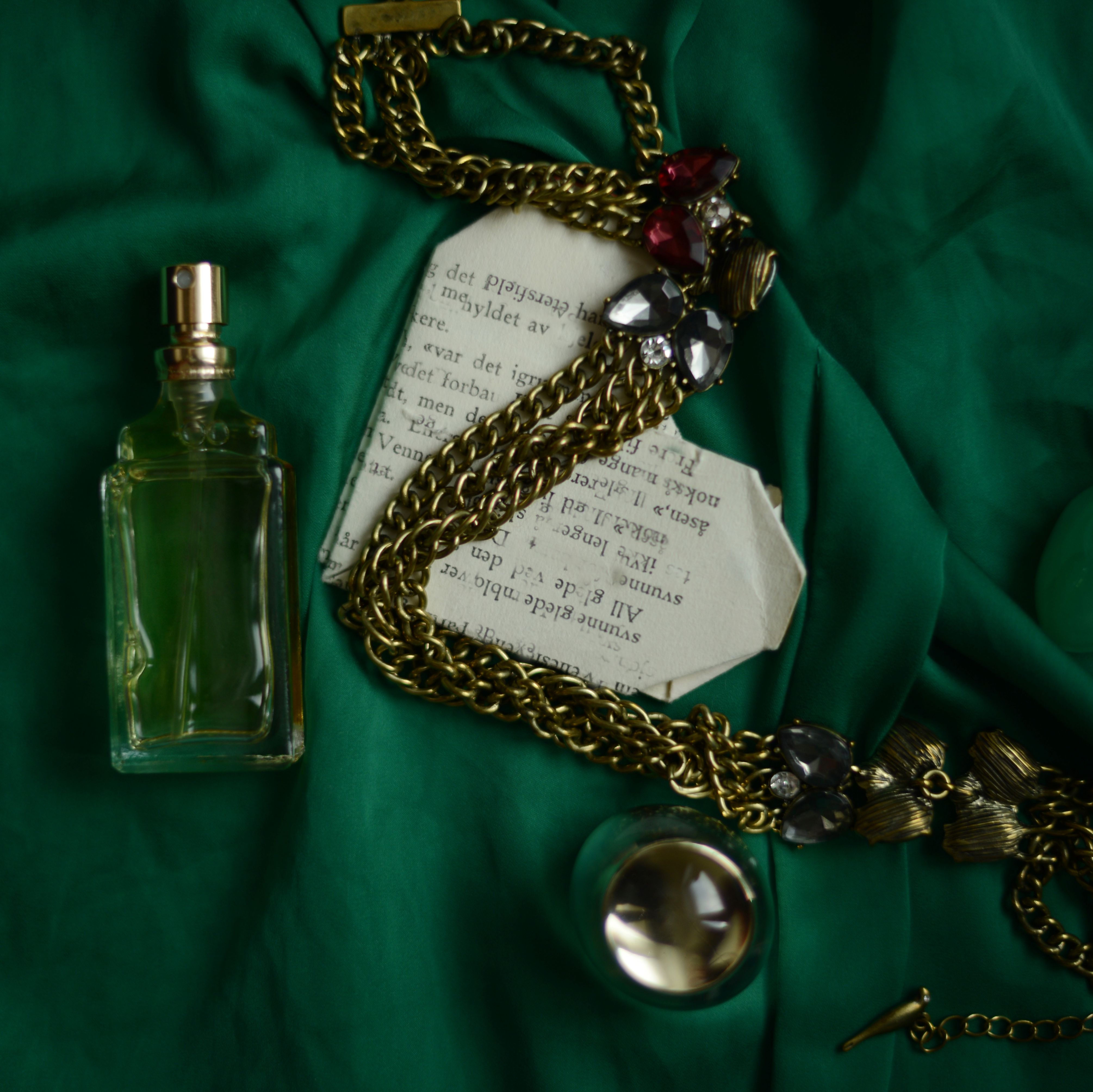 Niche perfumes are helping you to be less like the crowd—and more like <I>you</I>.
