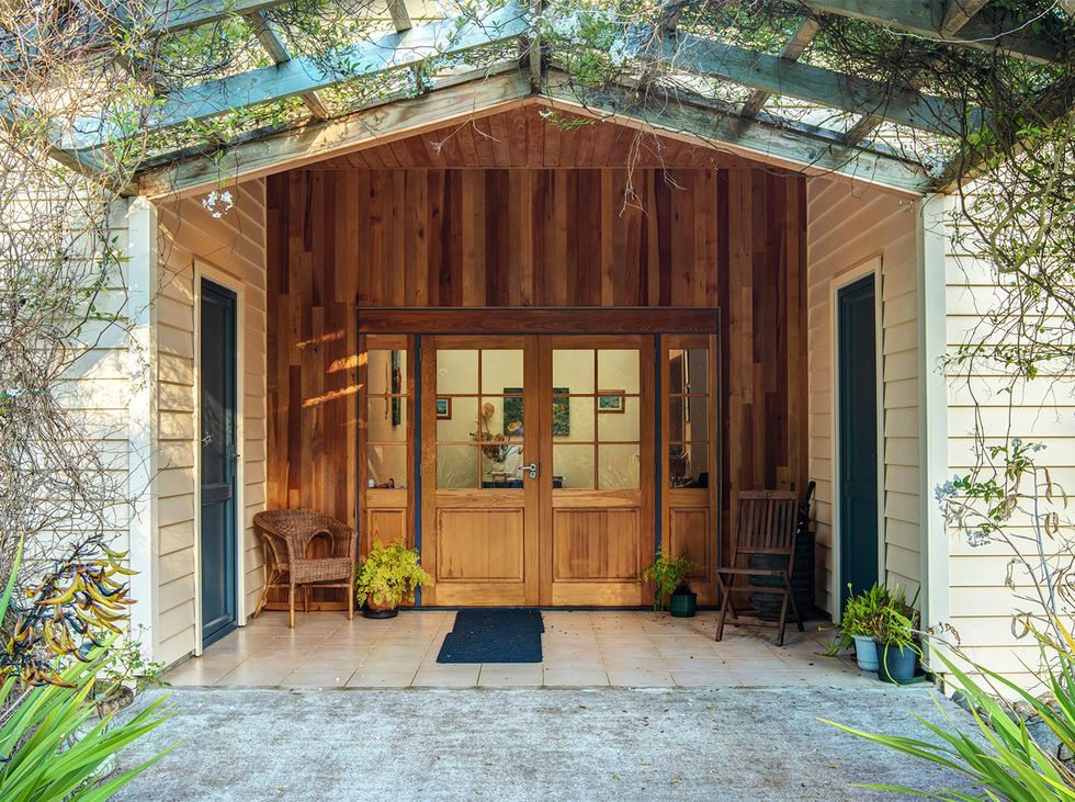 pergola ideas cover entryway to a cottage