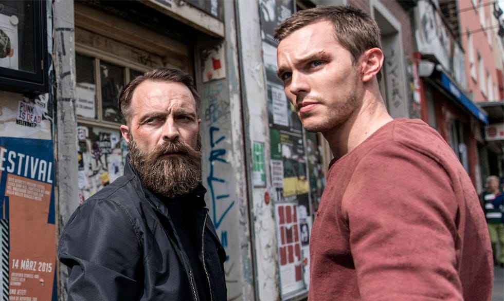 Persecución al límite, Nicholas Hoult, Felicity Jones.