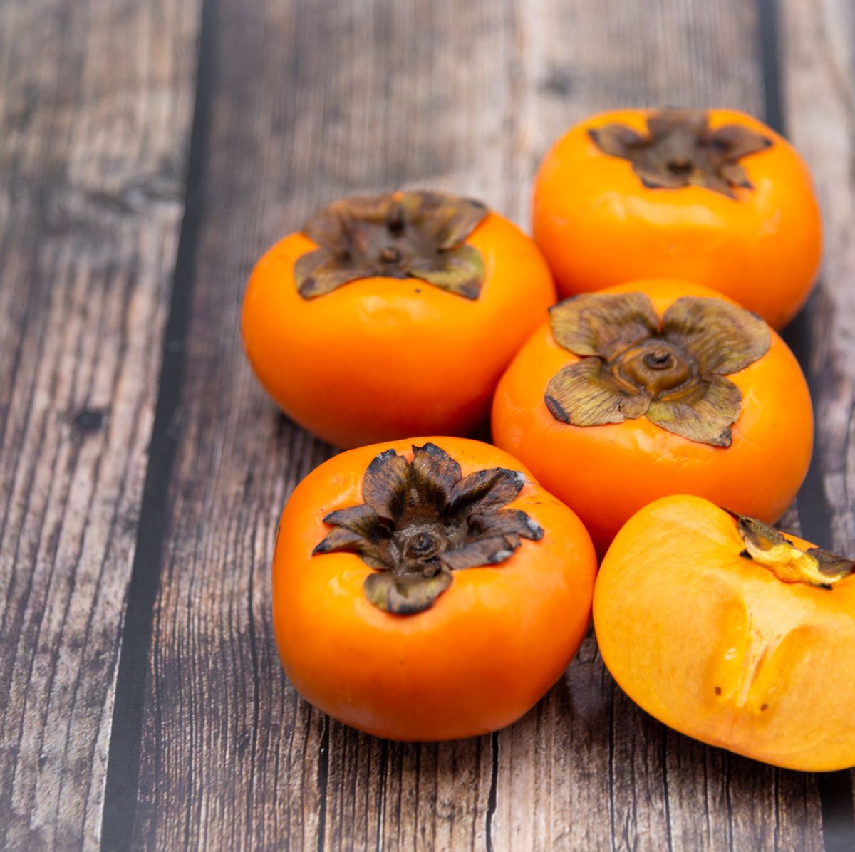 Buy Fresh Persimmon (Kaki / Sharon Fruit / Japani Fruit) Online