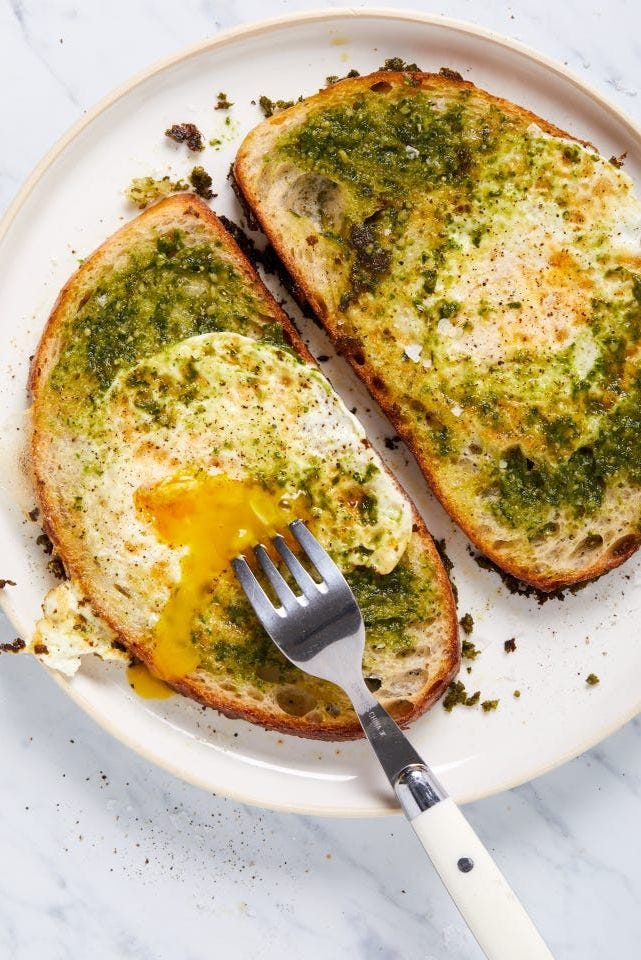 pesto egginahole
