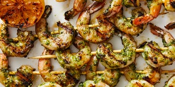 shrimp skewers with pesto