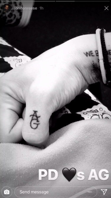Ariana Grandes Pete  Arte Finger Tattoo  Steal Her Style  Ariana  grande tattoo Finger tattoos Ariana