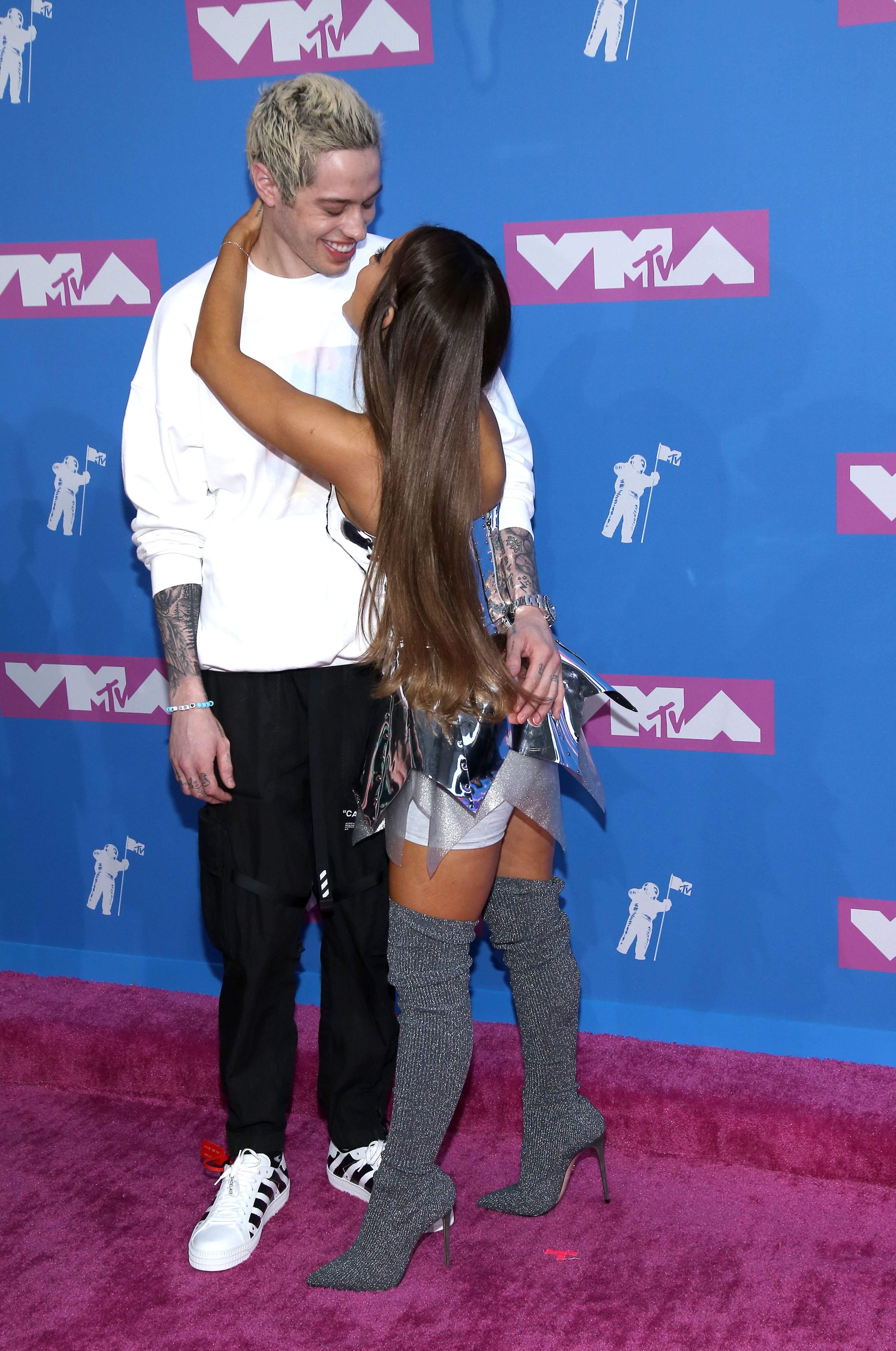 Ariana Grande and Pete Davidson Breakup — 5 Body Language Signs that Show  Ariana and Pete May Have Been Growing Apart Since the VMAs