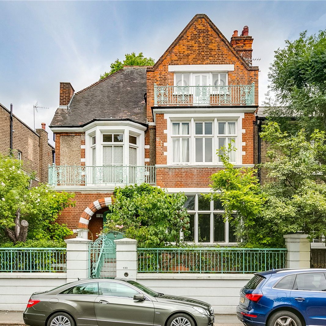 A home novelist J.M. Barrie once lived in and used the top floor balcony as inspiration for writing Peter Pan, is available for sale on property website Zoopla.
