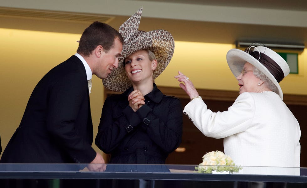 queen elizabeth with grandchildren peter and zara phillips