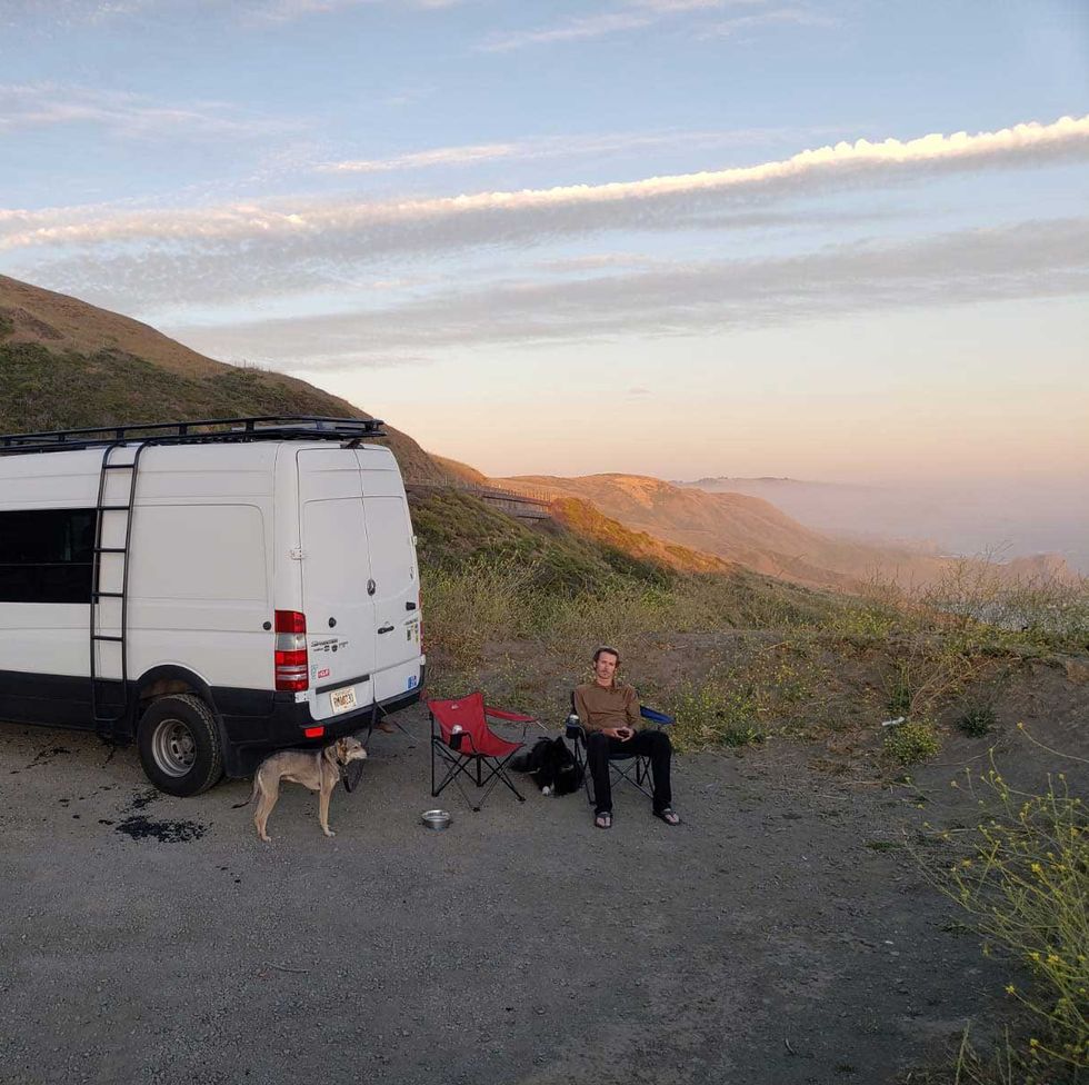peter stetina, his dogs and his sprinter van on the coast of california in spring 2020