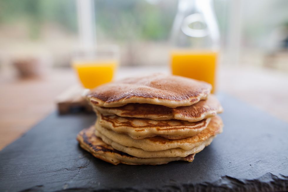 Petit déjeuner - Pancake, orange, cornflakes