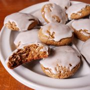 pfeffernüsse cookies with glaze