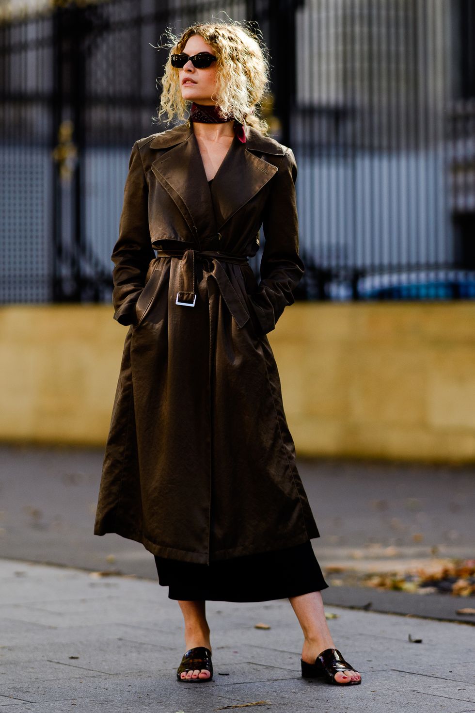 Street fashion, Clothing, Trench coat, Coat, Fashion, Outerwear, Snapshot, Shoulder, Footwear, Overcoat, 