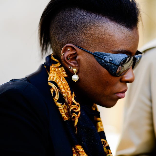 Eyewear, Street fashion, Fashion, Glasses, Hairstyle, Yellow, Sunglasses, Cool, Human, Tradition, 