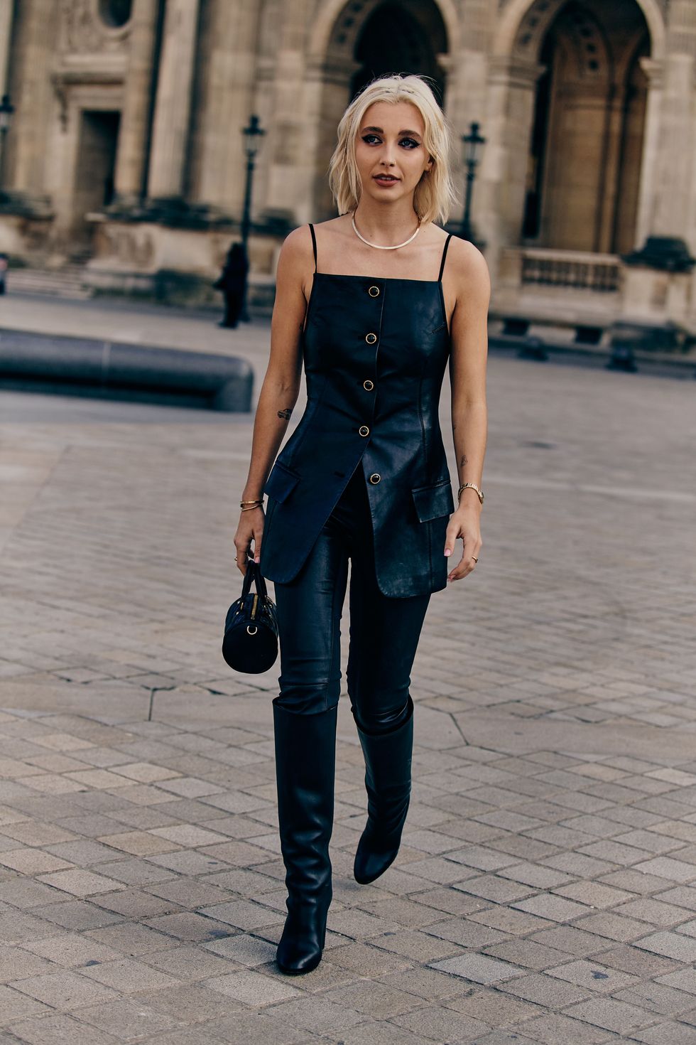 Emma Chamberlain @ Paris 5 october 2021 Fashion Week show Louis Vuitton 