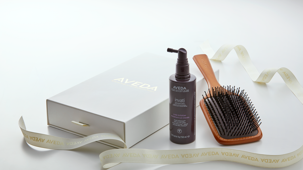 ヘアケアにこだわる人に贈りたい、「アヴェダ」のパーソナルな新ギフト