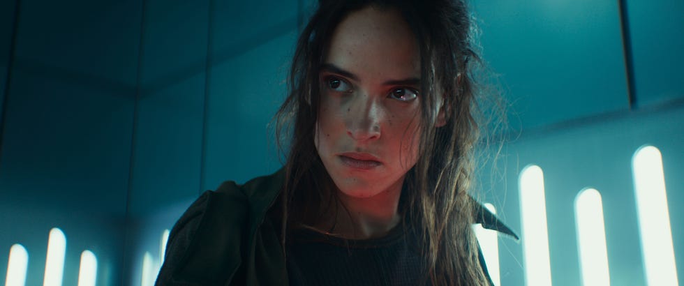 bix caleen (adria arjona) in lucasfilm's andor seizoen 2