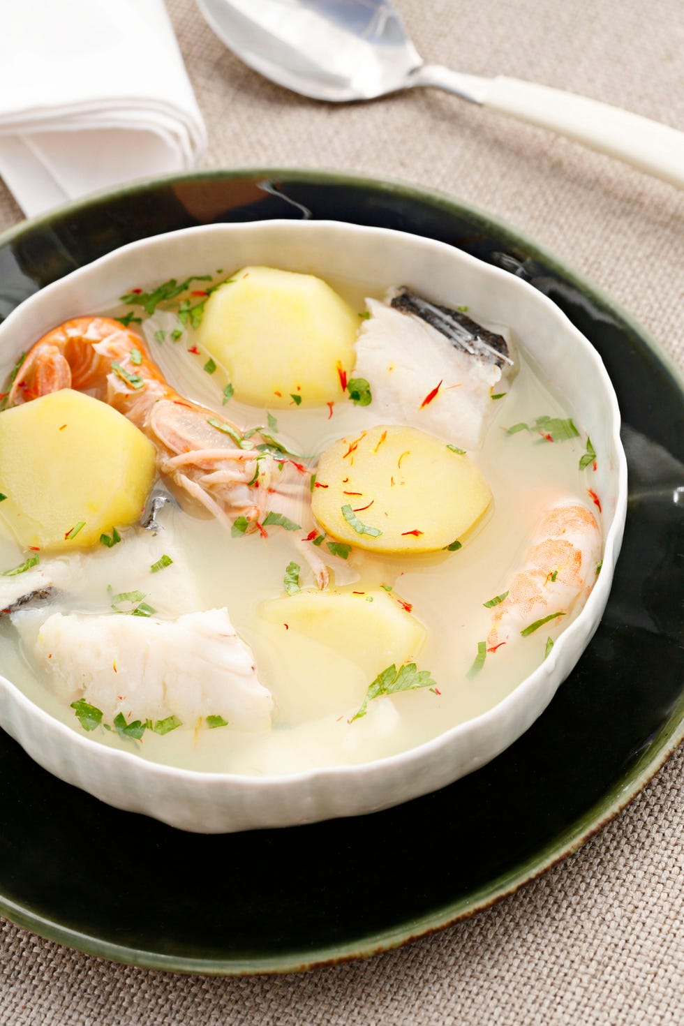 guiso de merluza con azafrán
