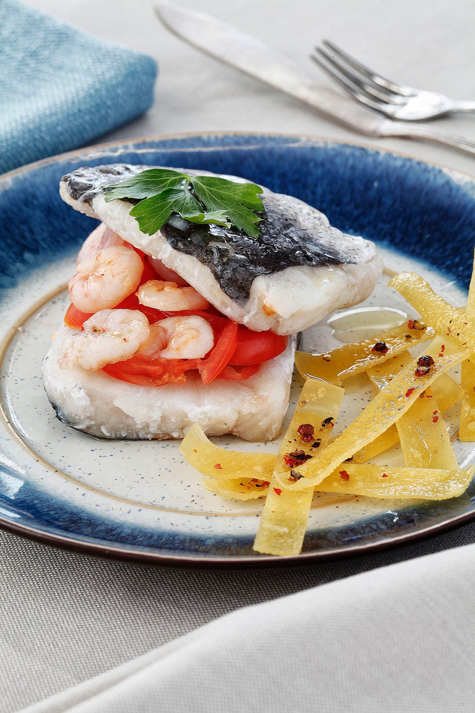 merluza rellena de tomates y gambas