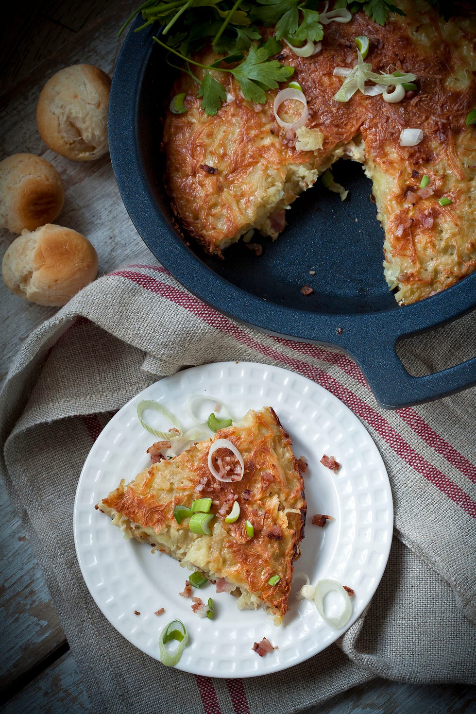 tortilla con beicon, queso y patatas