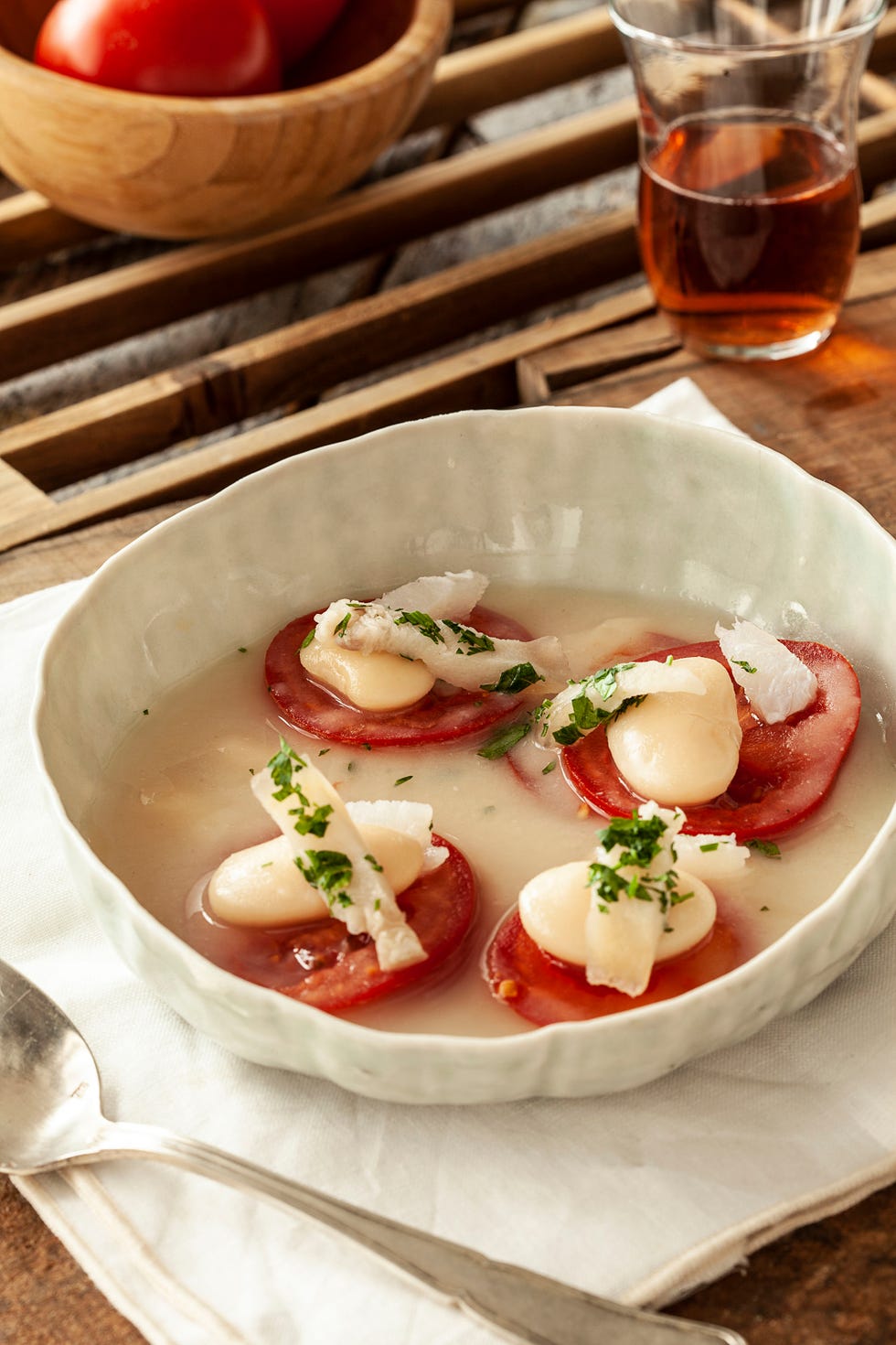 bocaditos de bacalao con tomate y alubias
