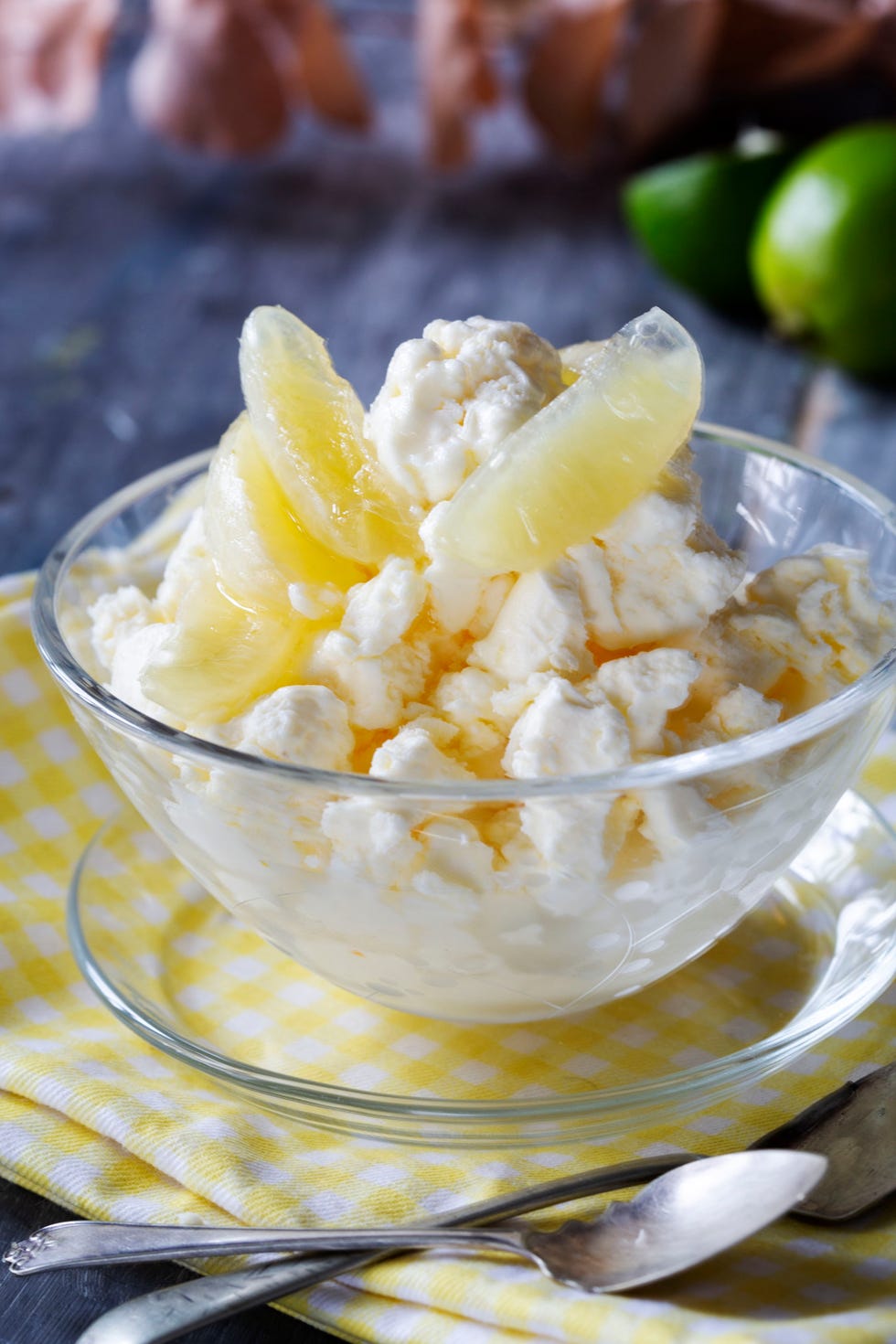 helado de mascarpone con gajos de lima