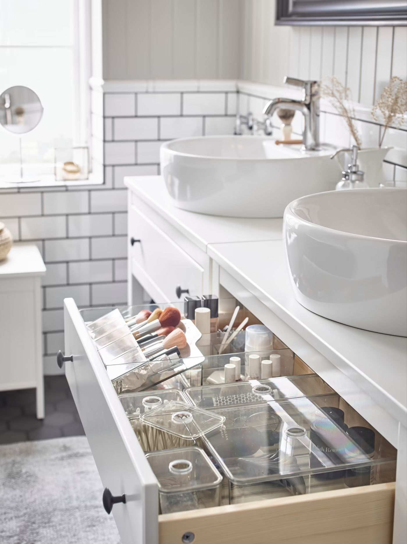 20 Bathroom Shelving Ideas to Eliminate Clutter