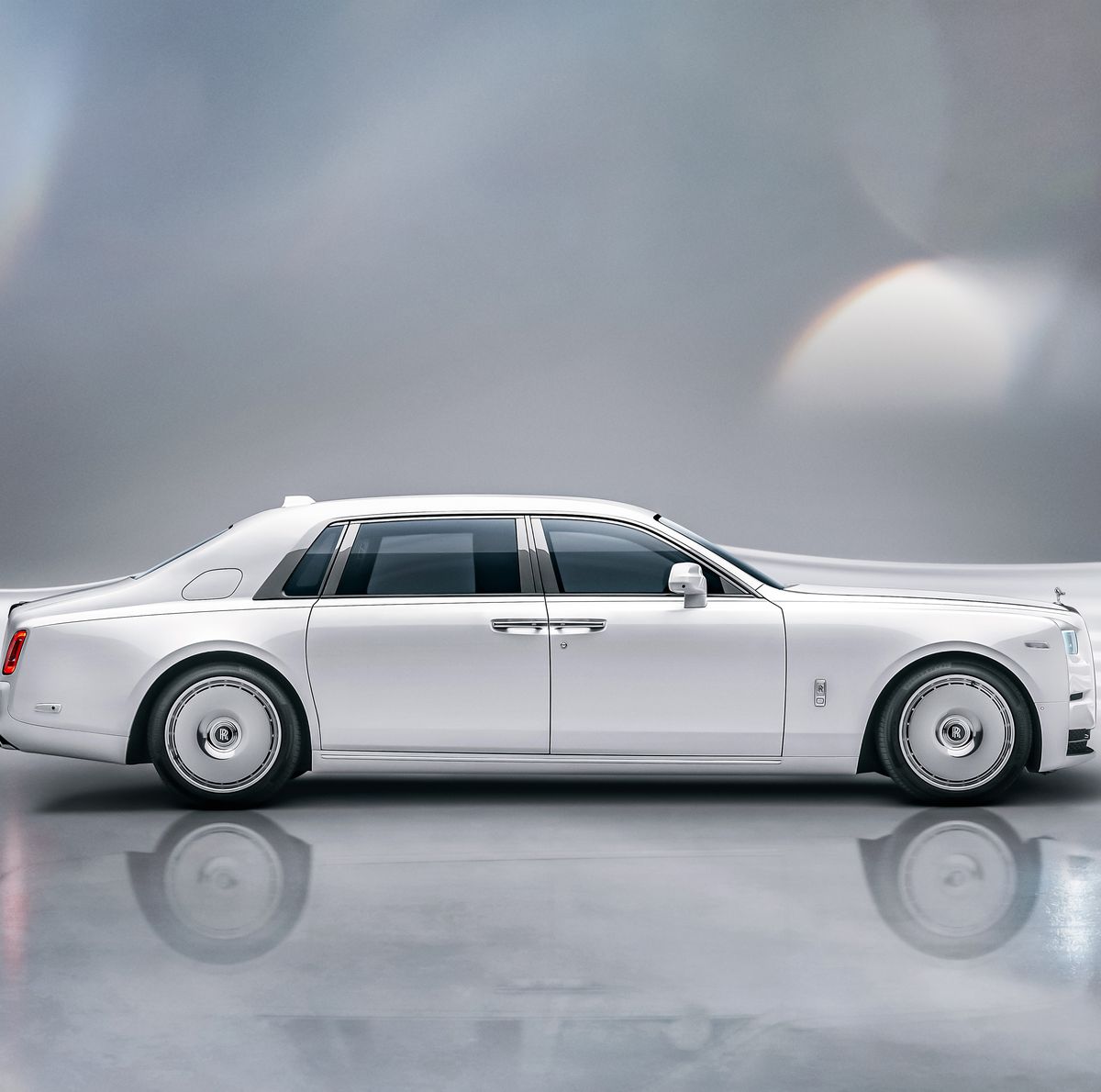 2022 Rolls-Royce Ghost vs. 2023 Rolls-Royce Phantom