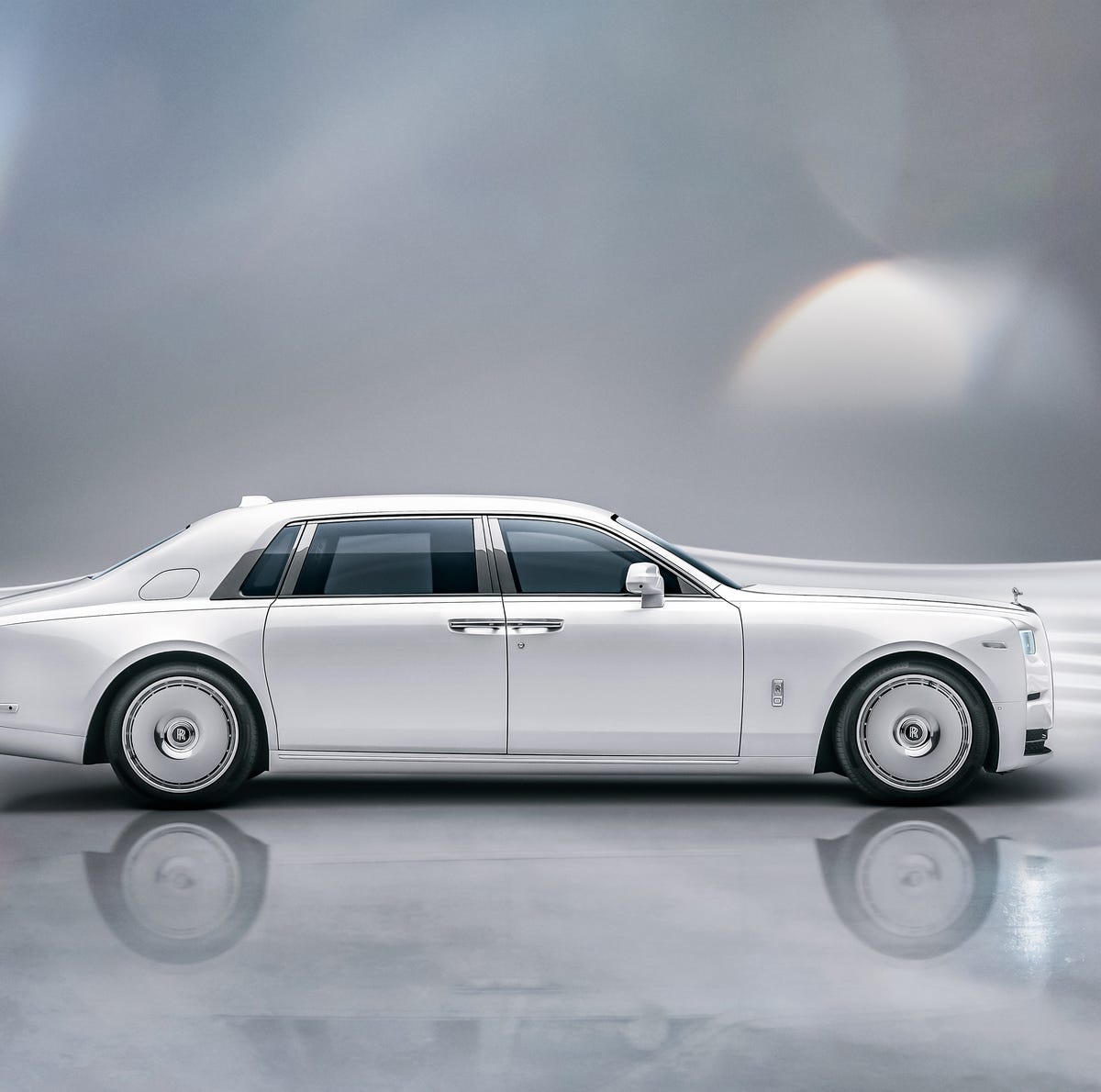 Rolls-Royce Updates the Phantom, Debuts the Phantom Platino