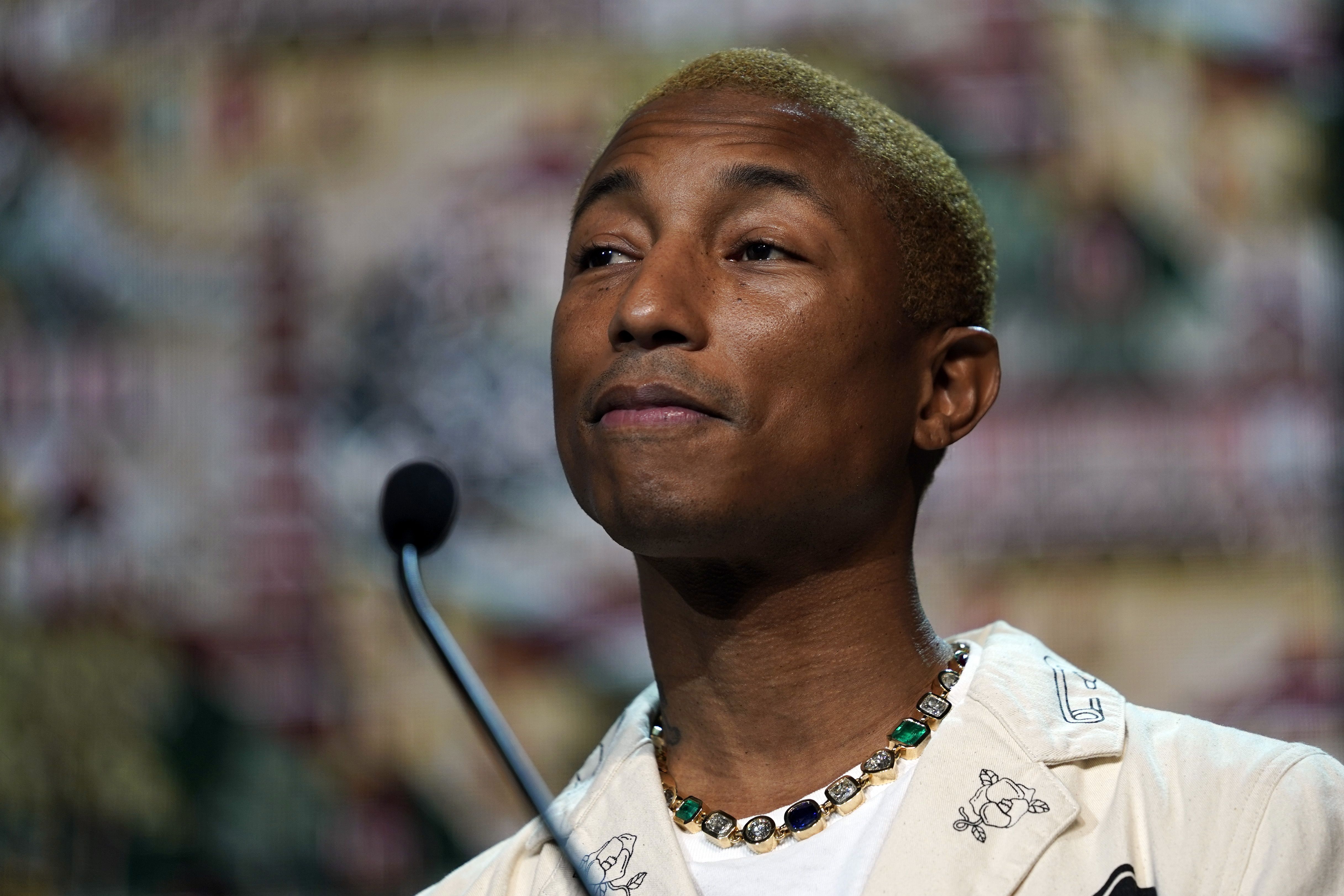 Pharrell Williams se corona en París con su primera colección para