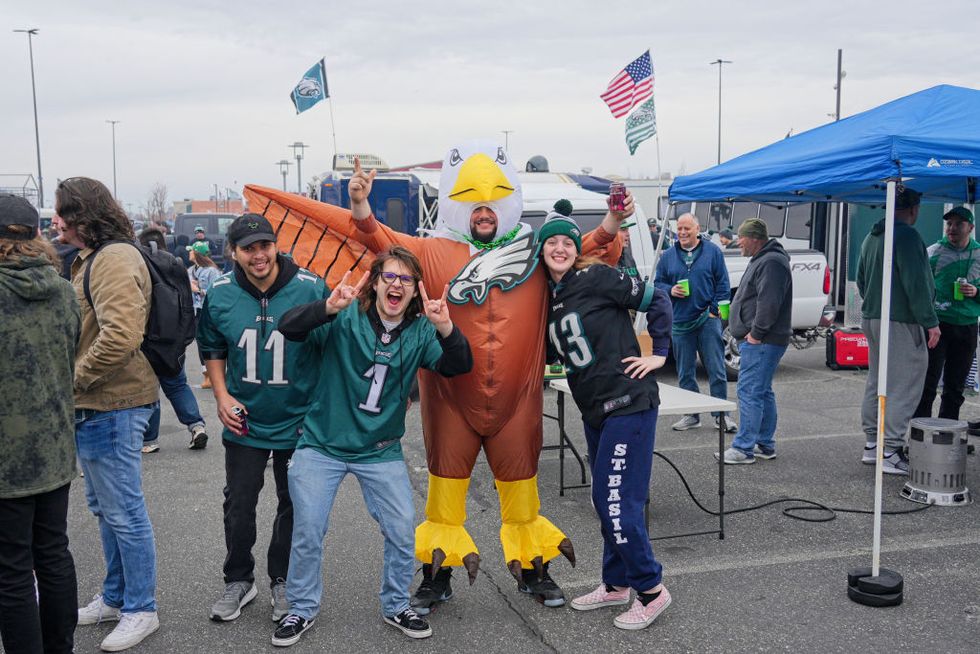 17 Photos Of Eagles Fans Tailgating Like No Other