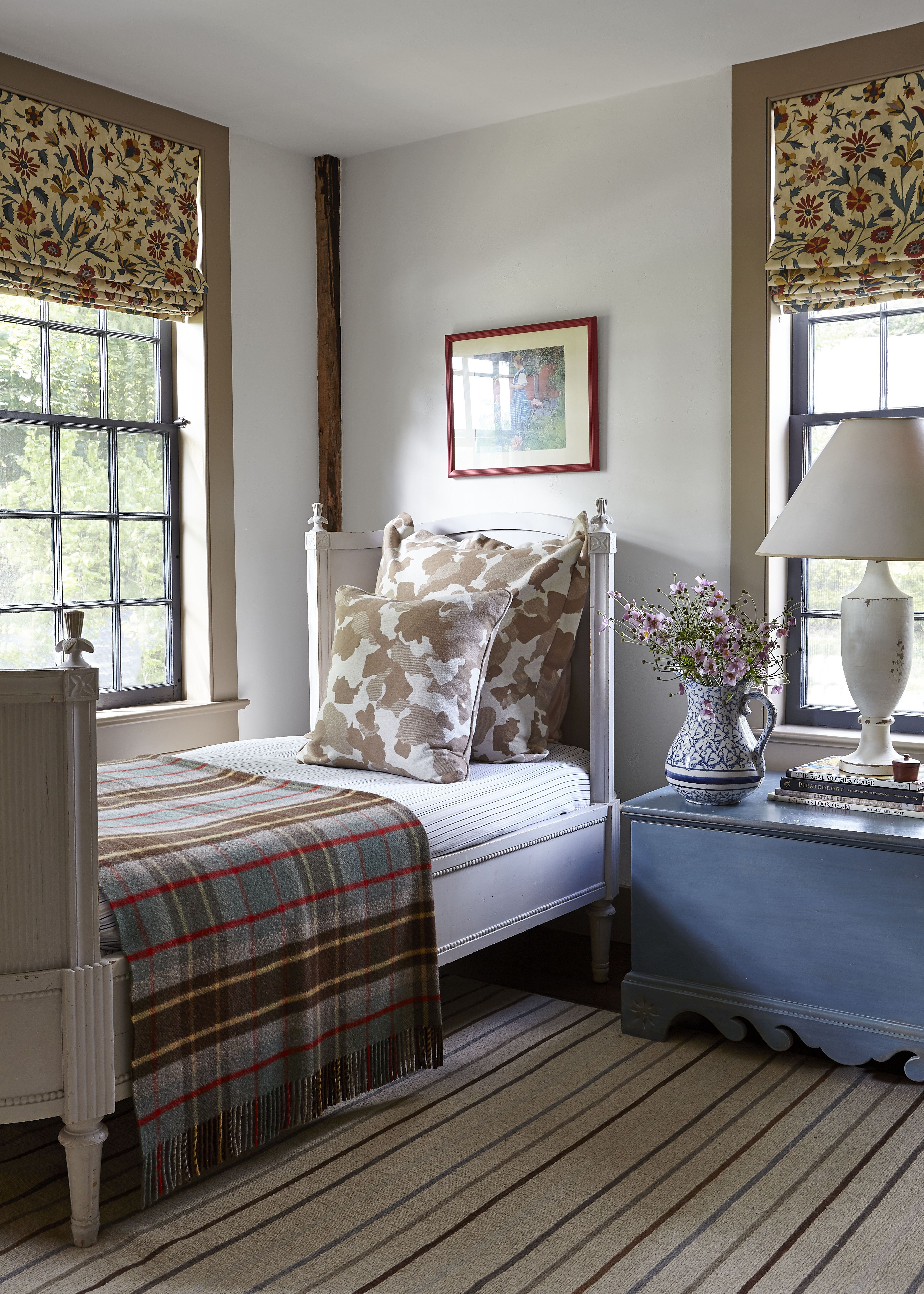 cottage bedroom window treatment ideas